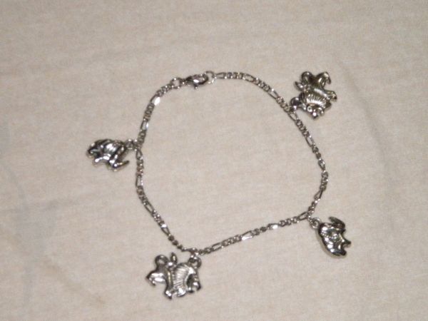 Pulseira com pingentes leao