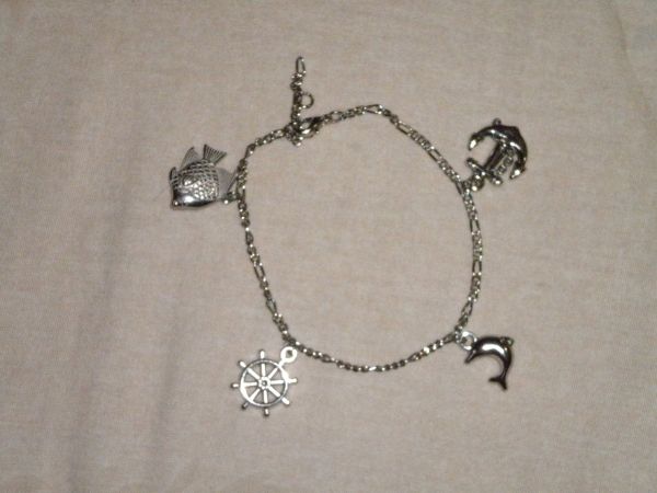 Pulseira com pingentes mar