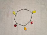 Pulseira com pingentes frutas