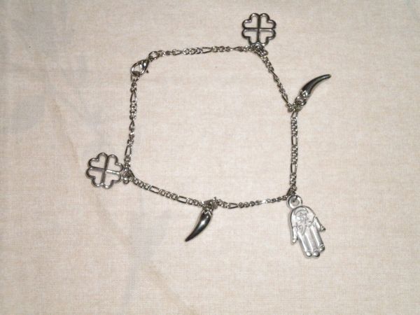 Pulseira com pingentes sorte